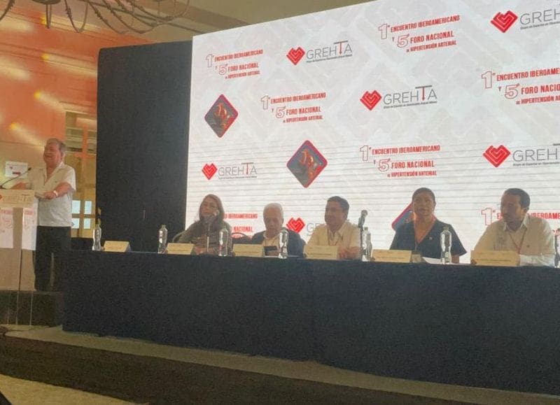 Según GREHTA en México hay 30 millones de personas que padecen hipertensión arterial y solo 6 millones llevan un tratamiento adecuado